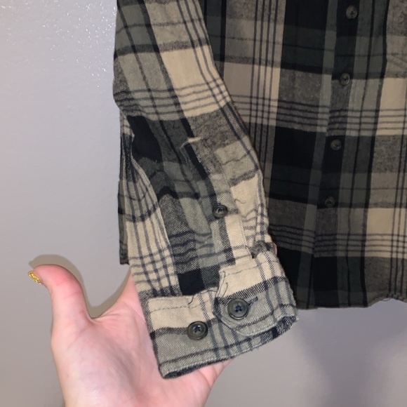 Great Northwest Clothing Company plaid long sleeve button Down flannel shirt - Picture 4 of 8